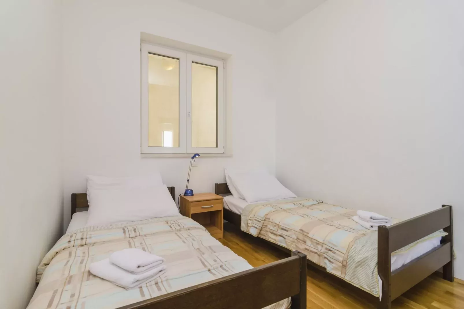 Medi Apartment - Two-Bedroom Apartment with Terrace and Sea View-Slaapkamer