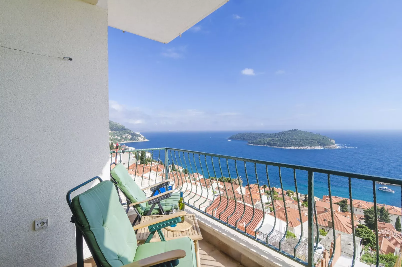 Medi Apartment - Two-Bedroom Apartment with Terrace and Sea View-Terrasbalkon