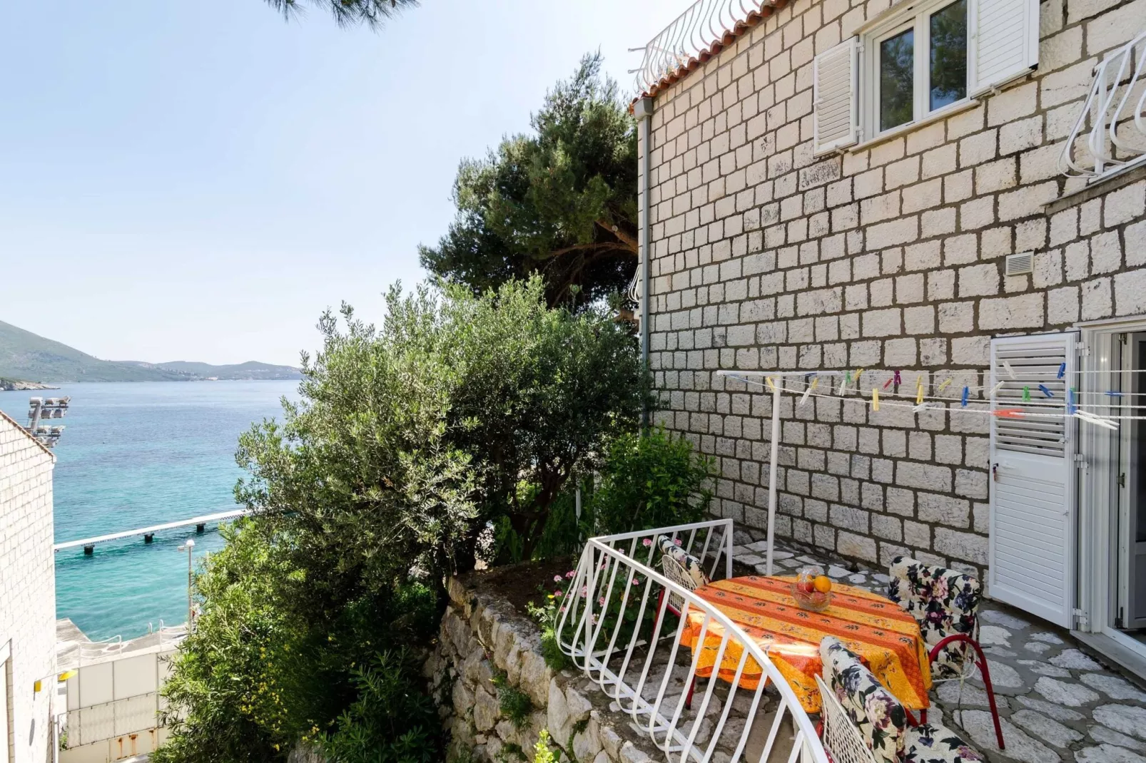 Guest House Daniela- Triple Room with Balcony and Sea View - SOBA 5
