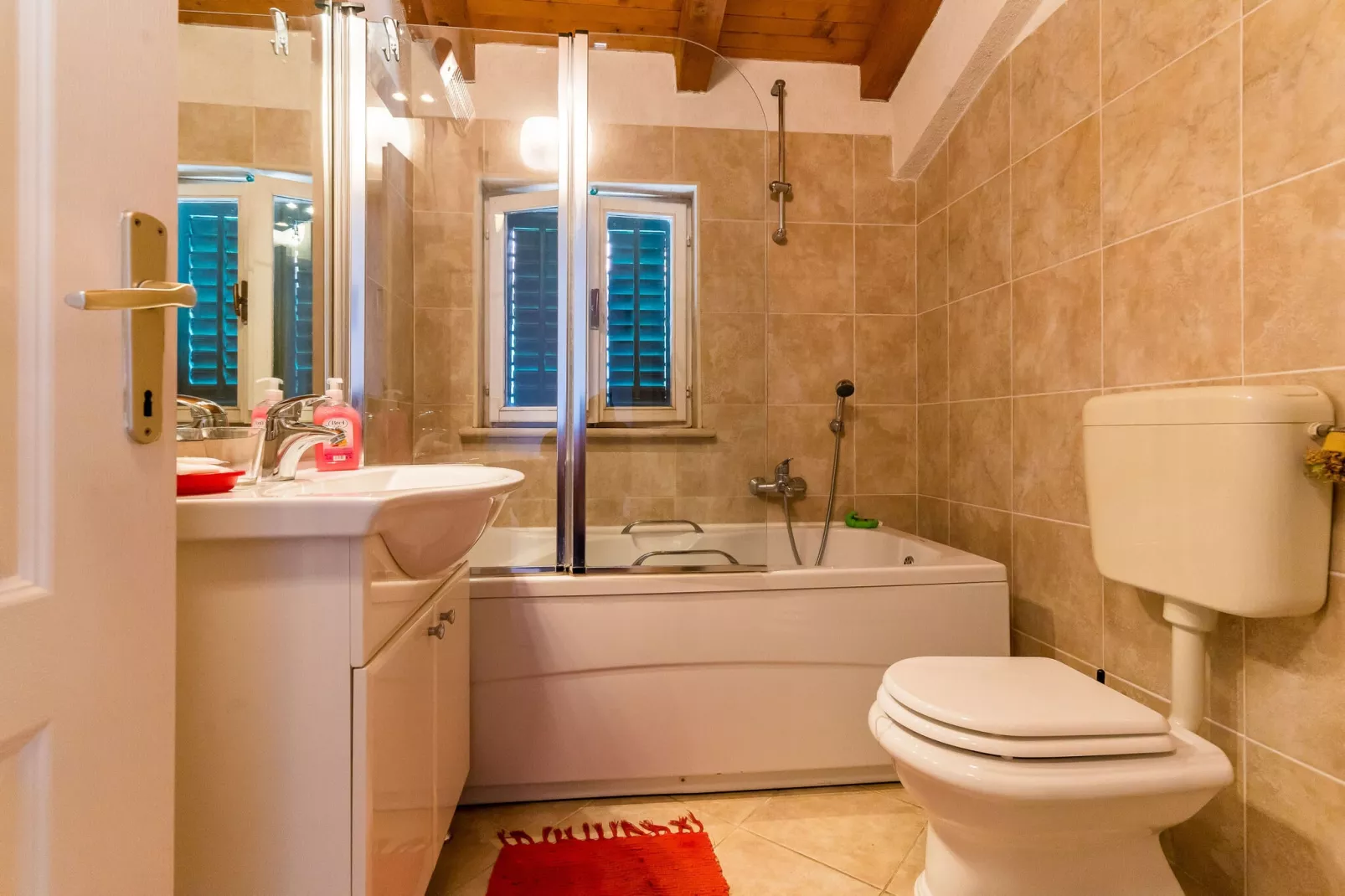 Apartment Casa Vanna - Two-Bedroom Apartment with Terrace and Sea View-Badkamer