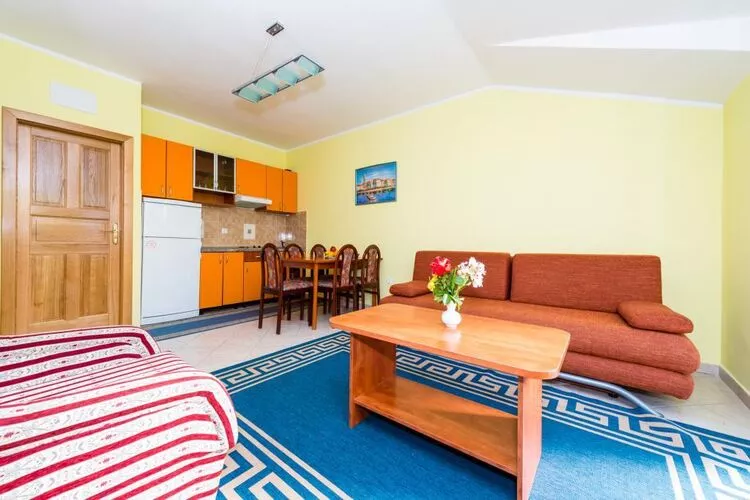 Apartments Azzurro- One Bedroom Apartment with Terrace and Hot Tub ( Azzurro II-gornji)-Woonkamer