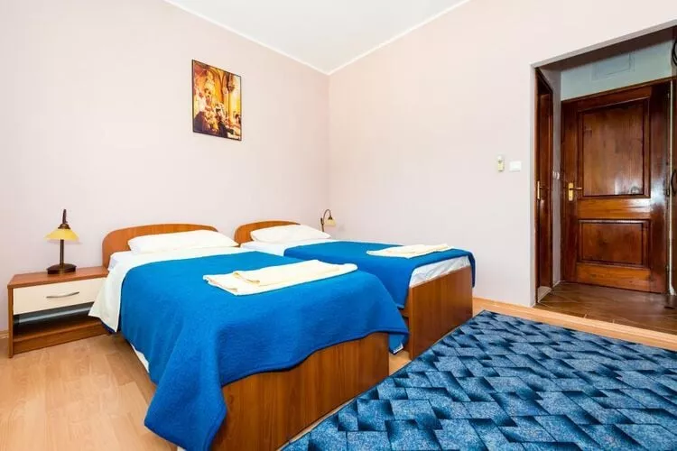 Apartments Azzurro- Three Bedroom Apartment with Terrace and Hot Tub ( Azzurro I-donji)-Slaapkamer