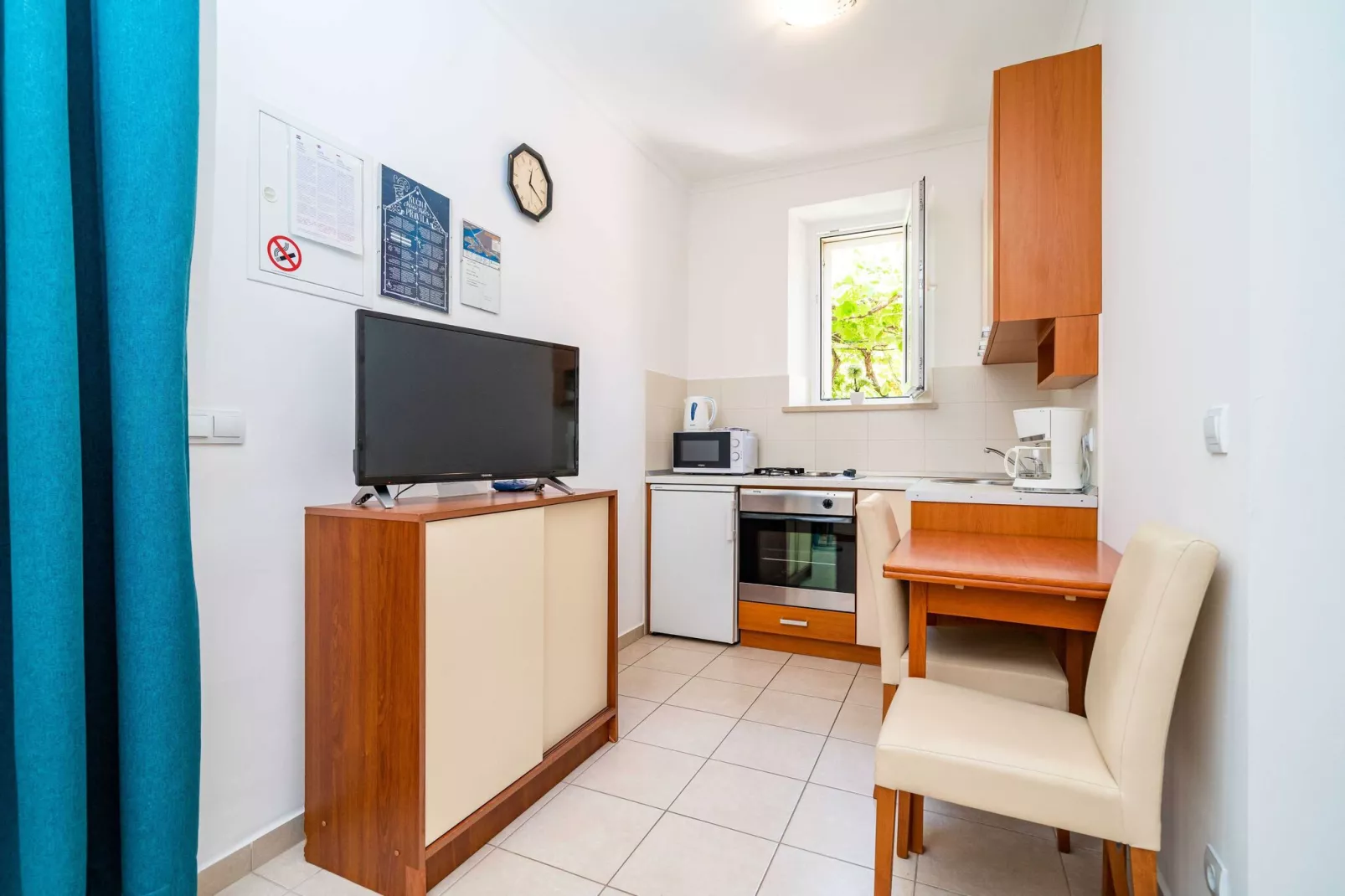Apartments and Room Frane- Standard Studio with Terrace-Eetkamer