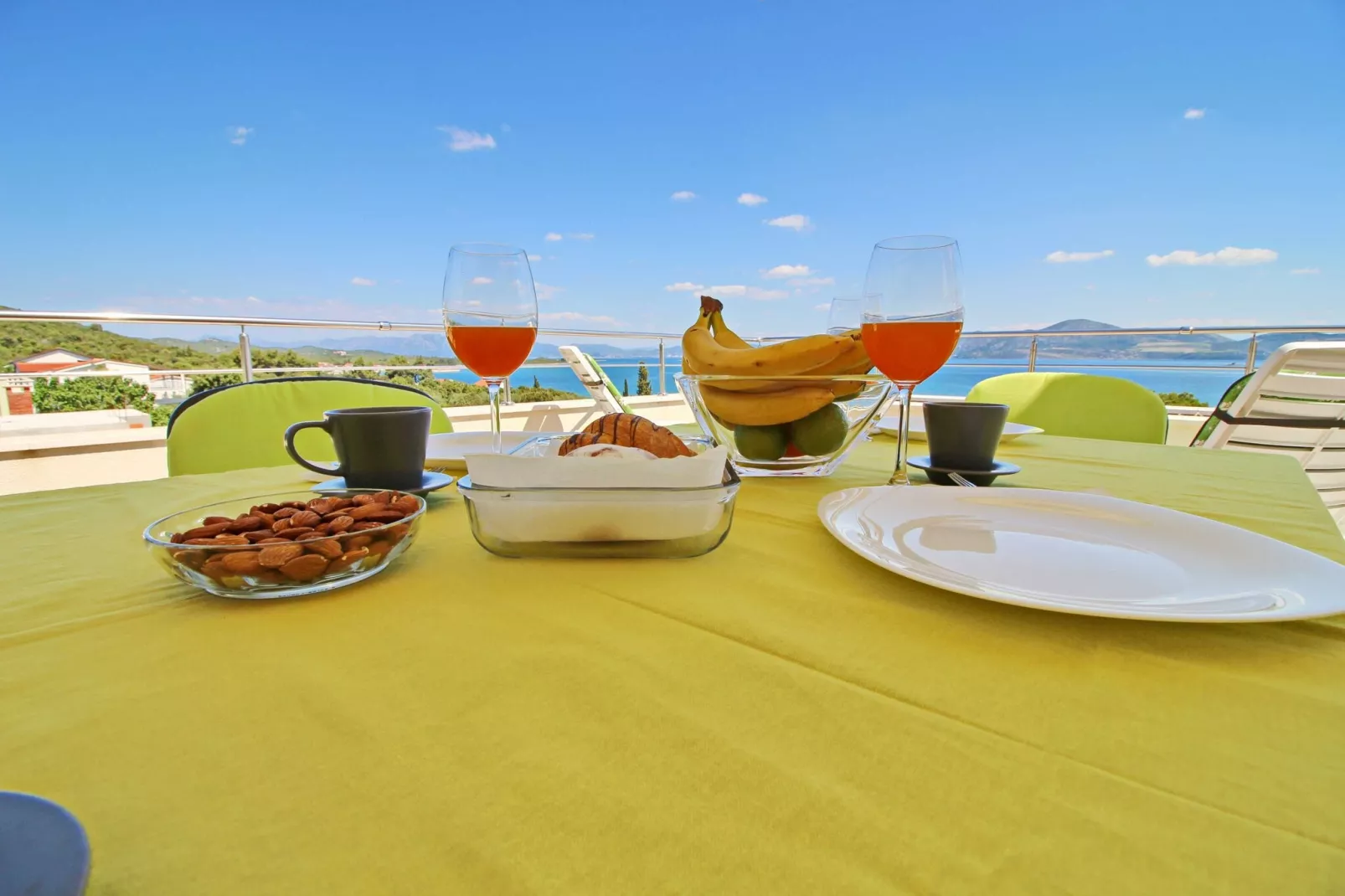 Apartments Gusti - Studio Apartment with Terrace and Sea View