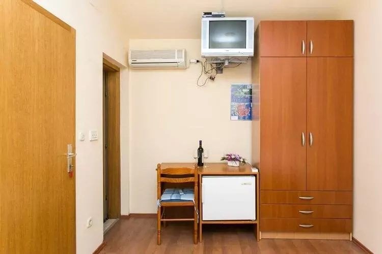 Apartment & Room Braica - Twin Room-Slaapkamer