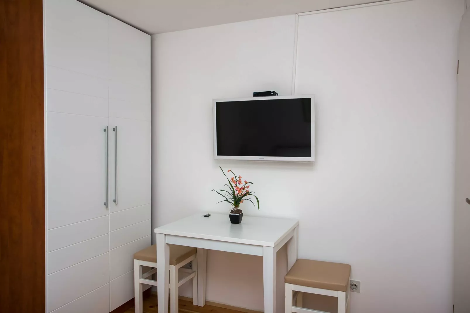 Guest House Lumin - Studio Apartment with City View Third Floor) (BR4)-Eetkamer