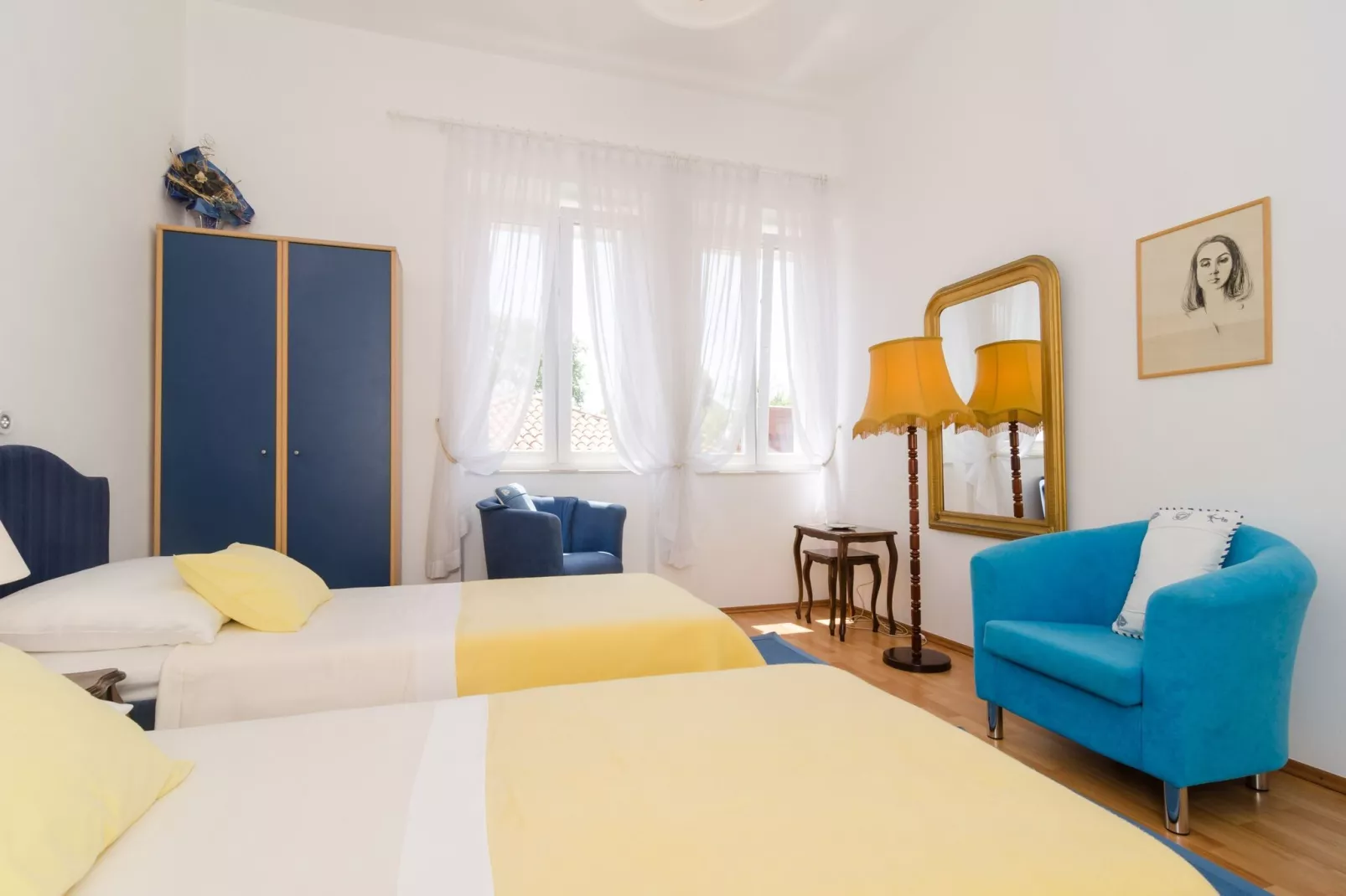 Villa Gemma - Four Bedroom Villa with Terrace and Swimming Pool-Slaapkamer