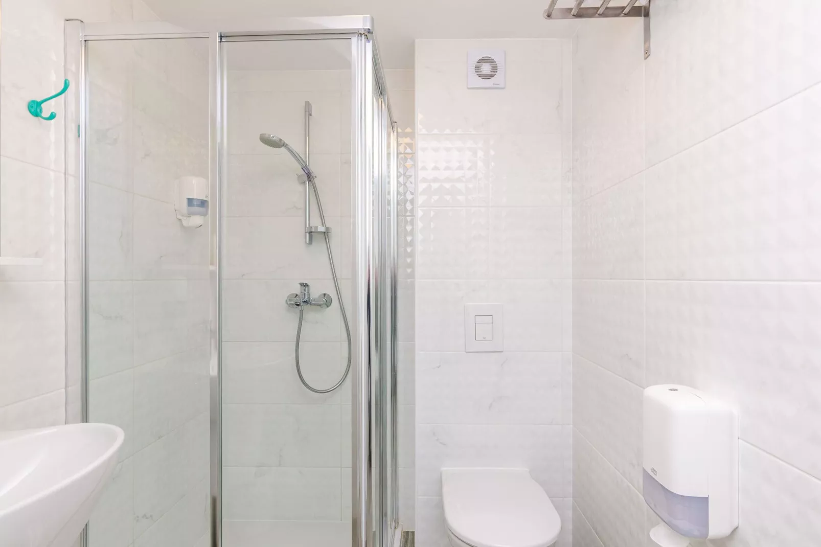 Apartments Villa Lukas - ''No.9'' Gallery Two Bedroom Apartment with Balcony and Sea View-Badkamer