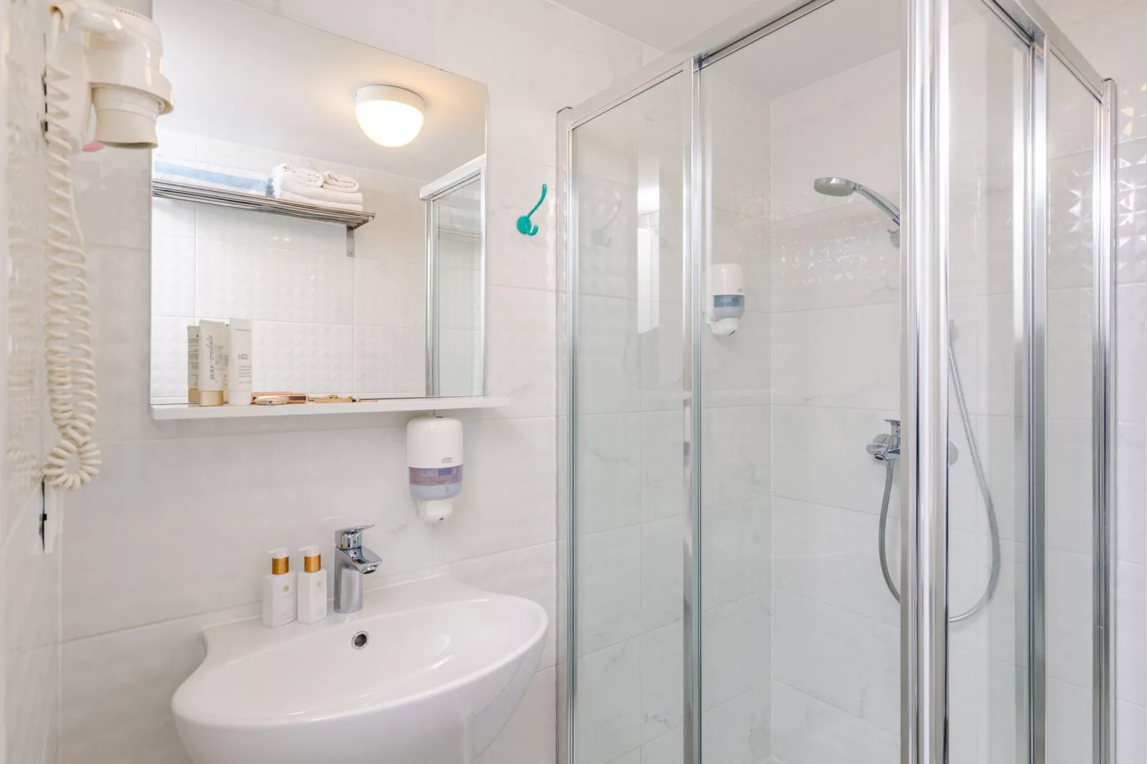 Apartments Villa Lukas - ''No.9'' Gallery Two Bedroom Apartment with Balcony and Sea View-Badkamer