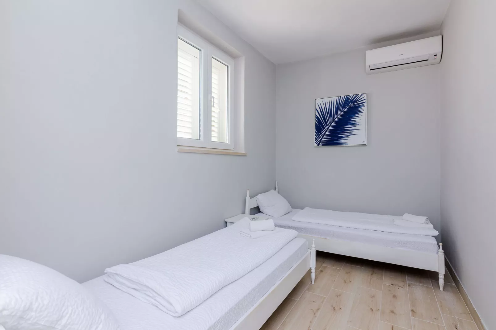 Apartment Kate - Two Bedroom Apartment with Sea View-Slaapkamer