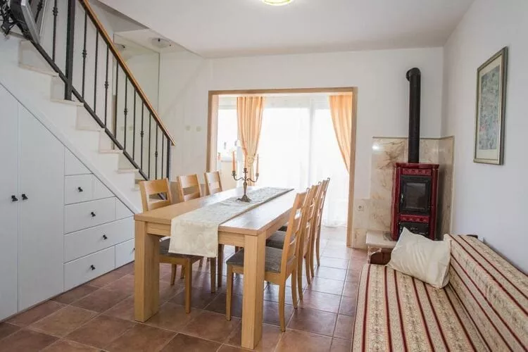 Villa Suzy Lux- Duplex Two Bedroom Villa with Swimming Pool and Sea View-Eetkamer