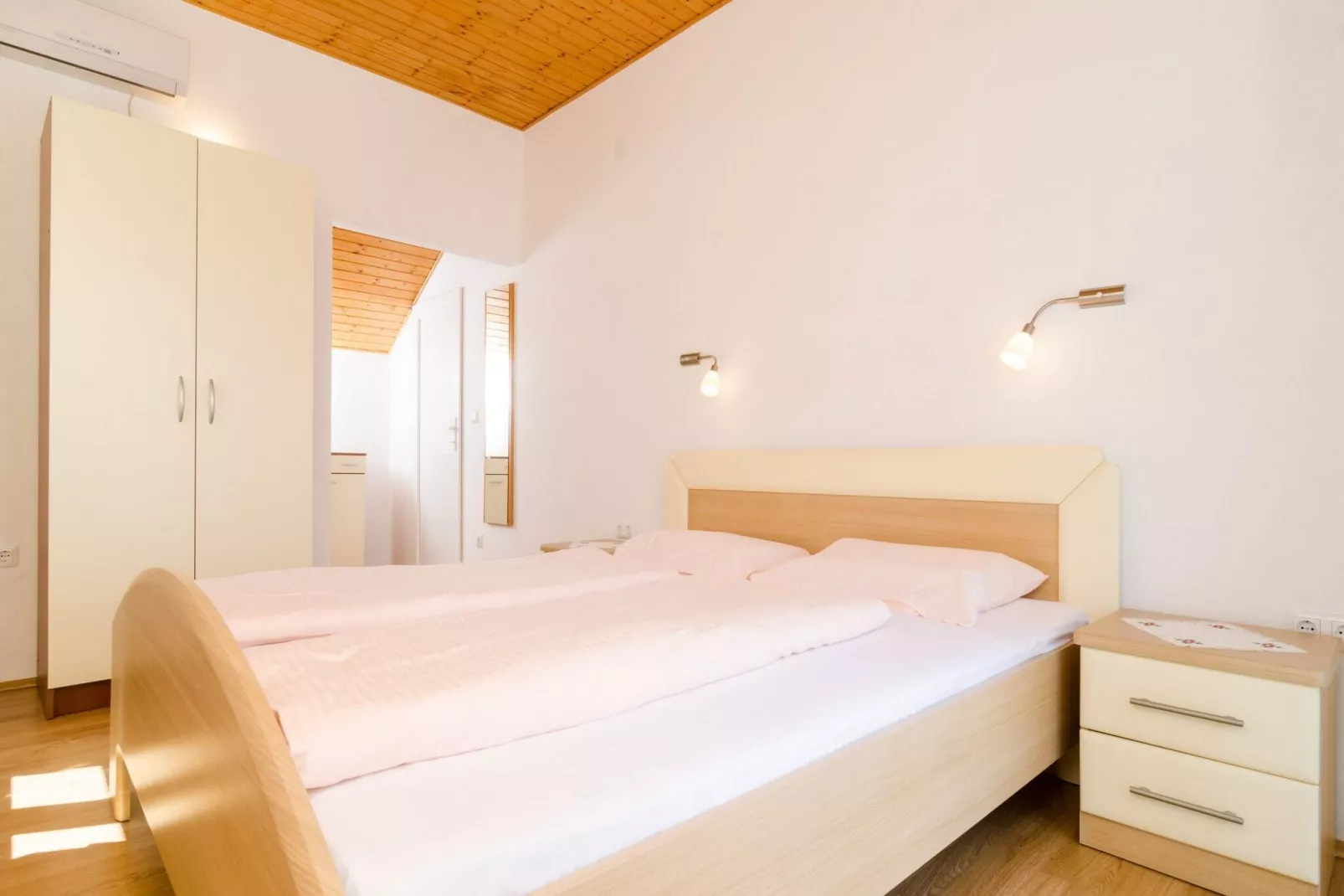 Holiday Home Maćus-One Bedroom Apartment with Balcony-Slaapkamer