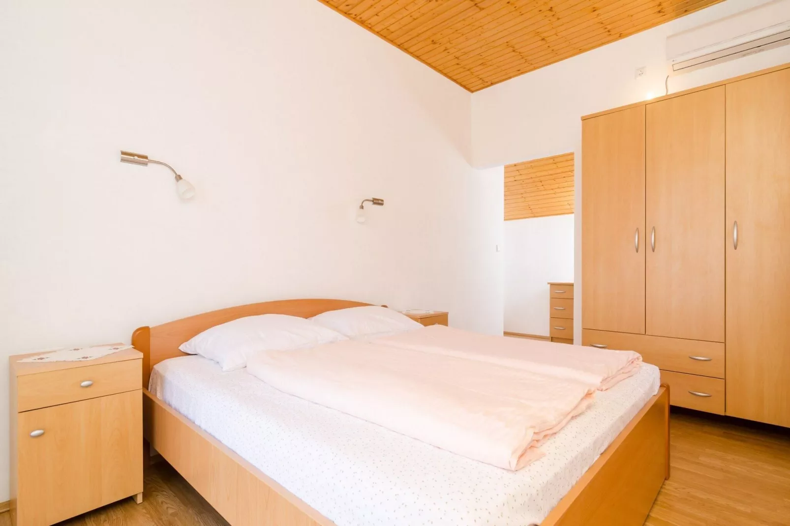 Holiday Home Maćus-One Bedroom Apartment with Balcony-Slaapkamer