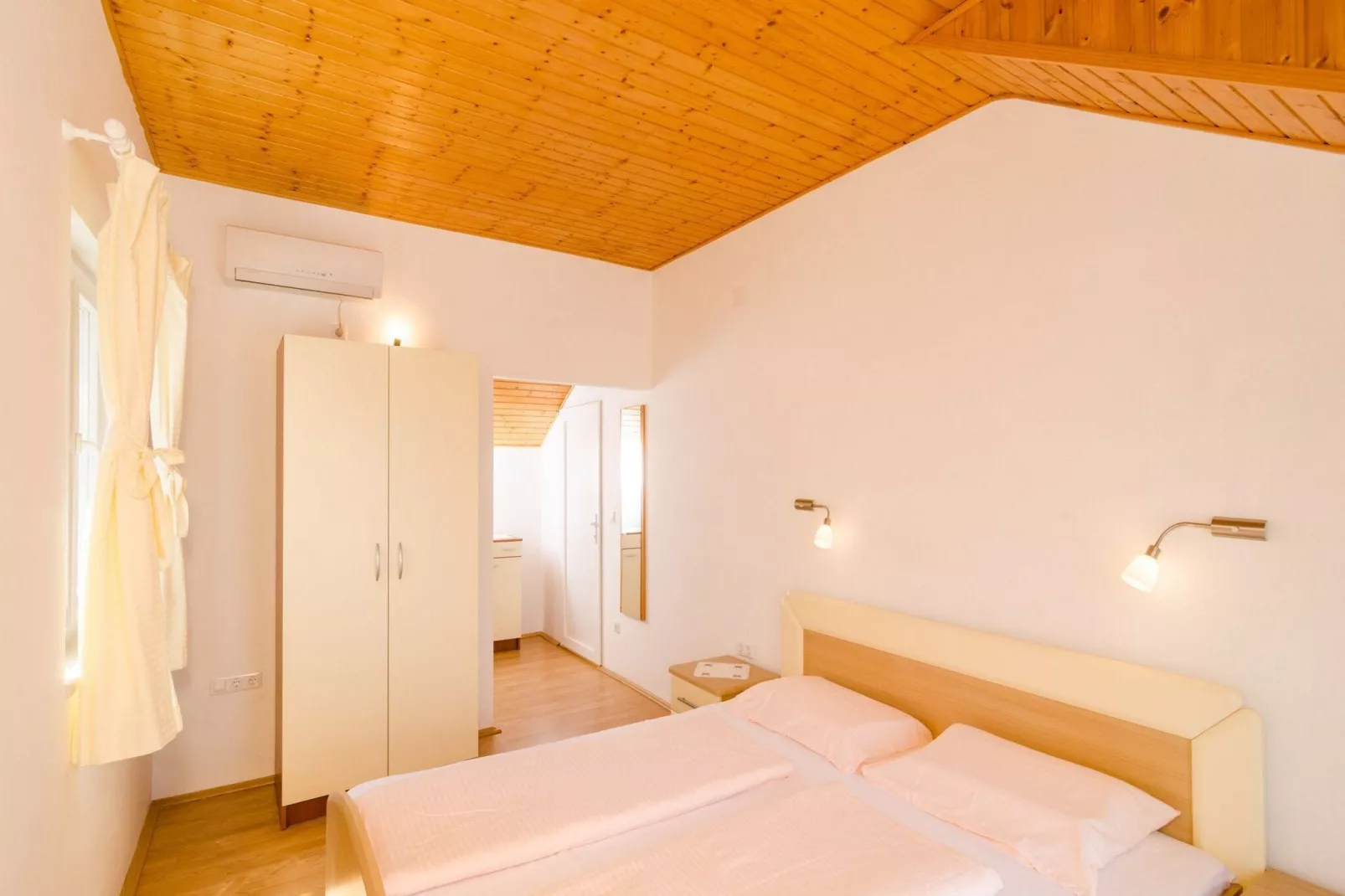 Holiday Home Maćus-One Bedroom Apartment with Balcony-Slaapkamer