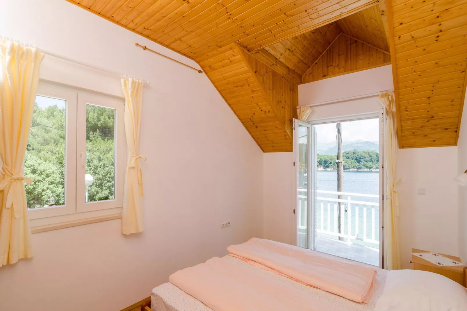Holiday Home Maćus-One Bedroom Apartment with Balcony-Slaapkamer