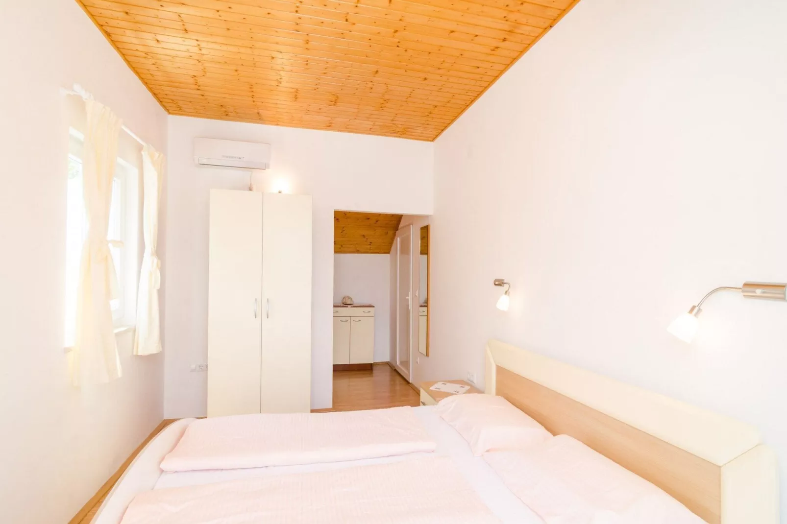 Holiday Home Maćus-One Bedroom Apartment with Balcony-Slaapkamer
