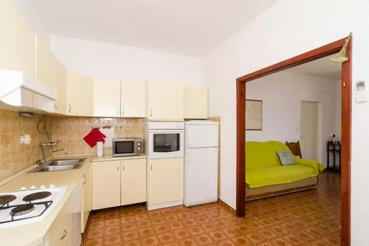 Holiday Home Blue Vineyard- Three Bedroom House with Terrace and Sea View-Keuken