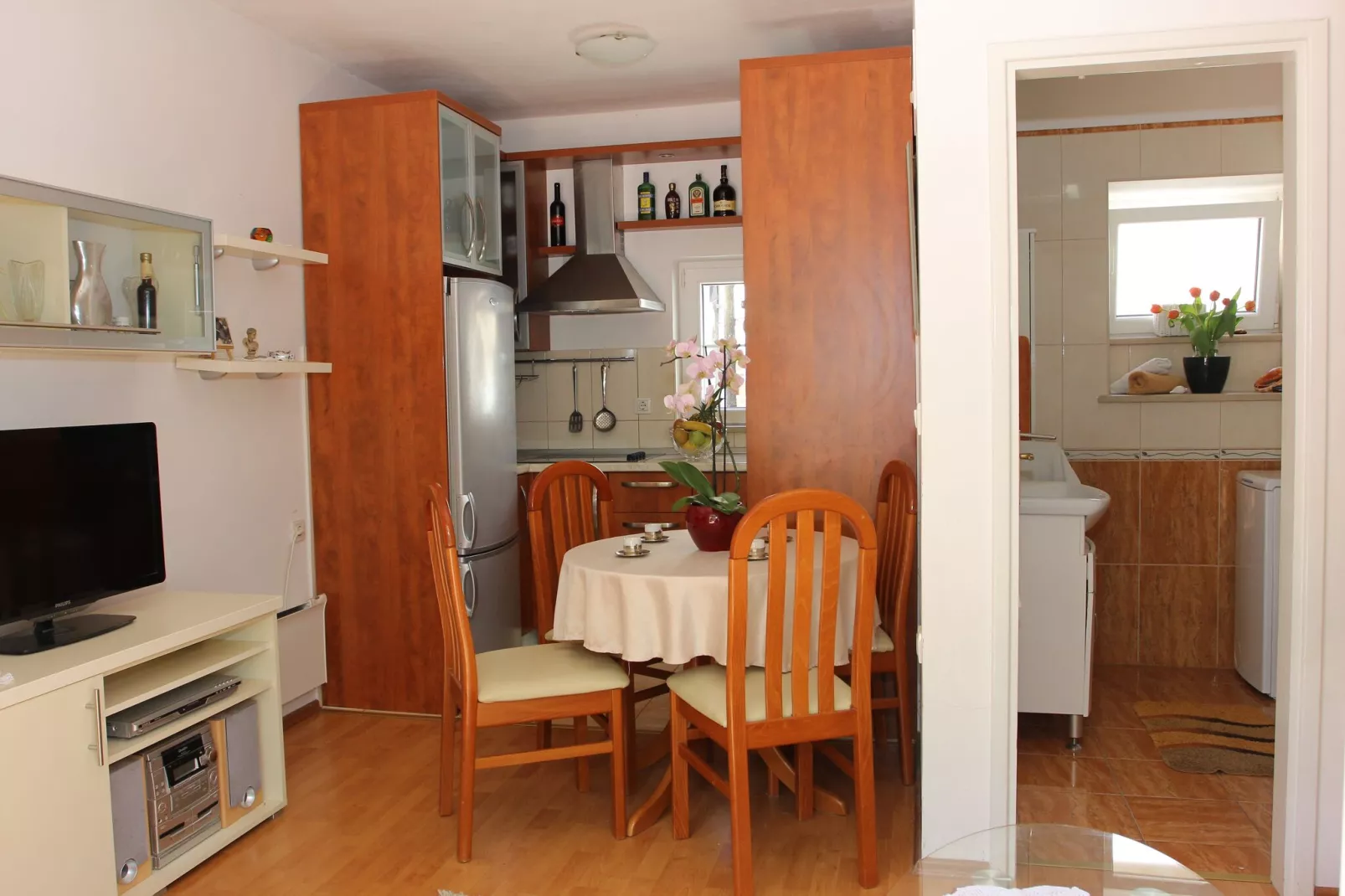 Holiday House Granny Mary - Two Bedroom Holiday Home (ST)-Eetkamer