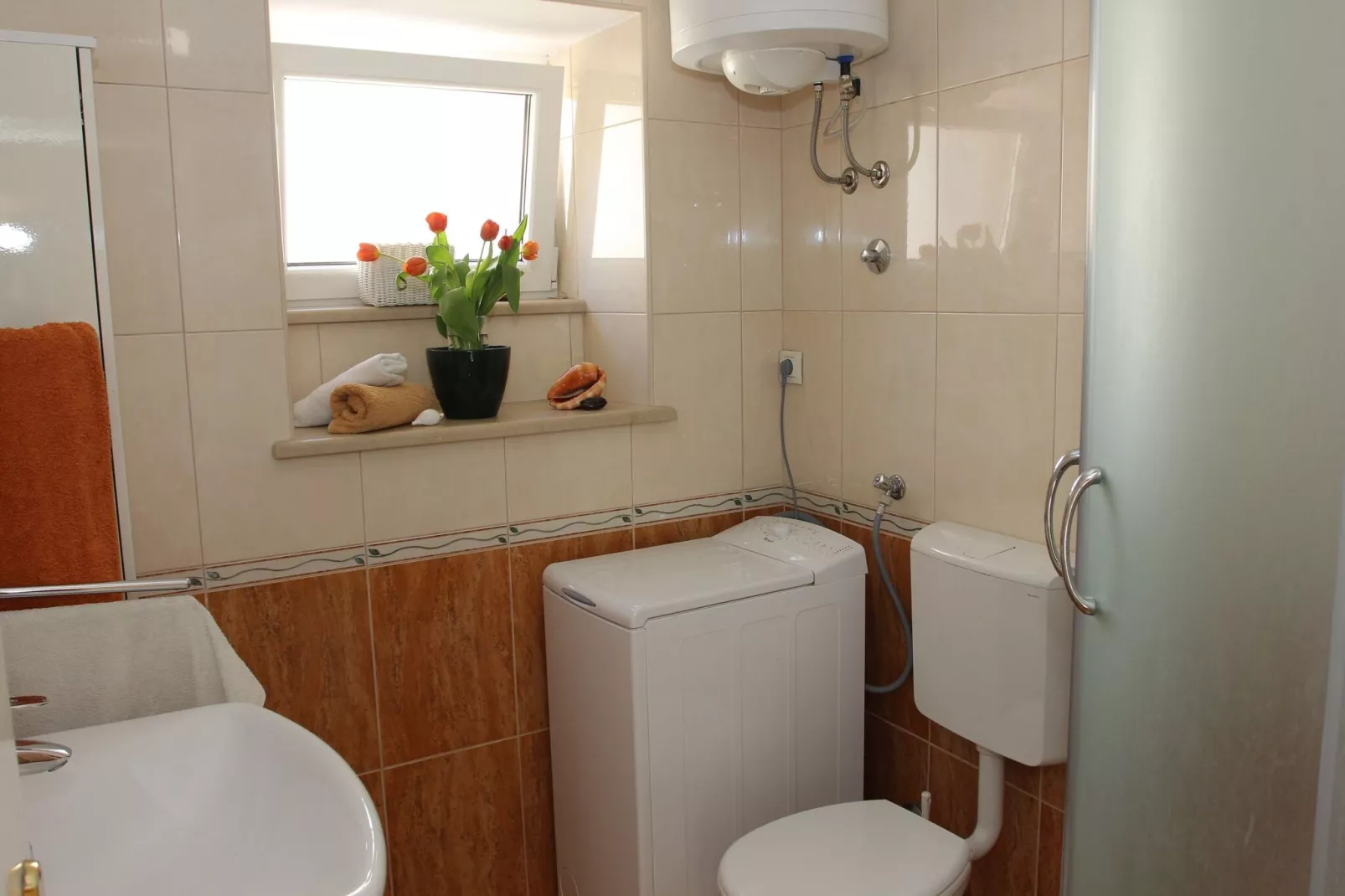 Holiday House Granny Mary - Two Bedroom Holiday Home (ST)-Badkamer