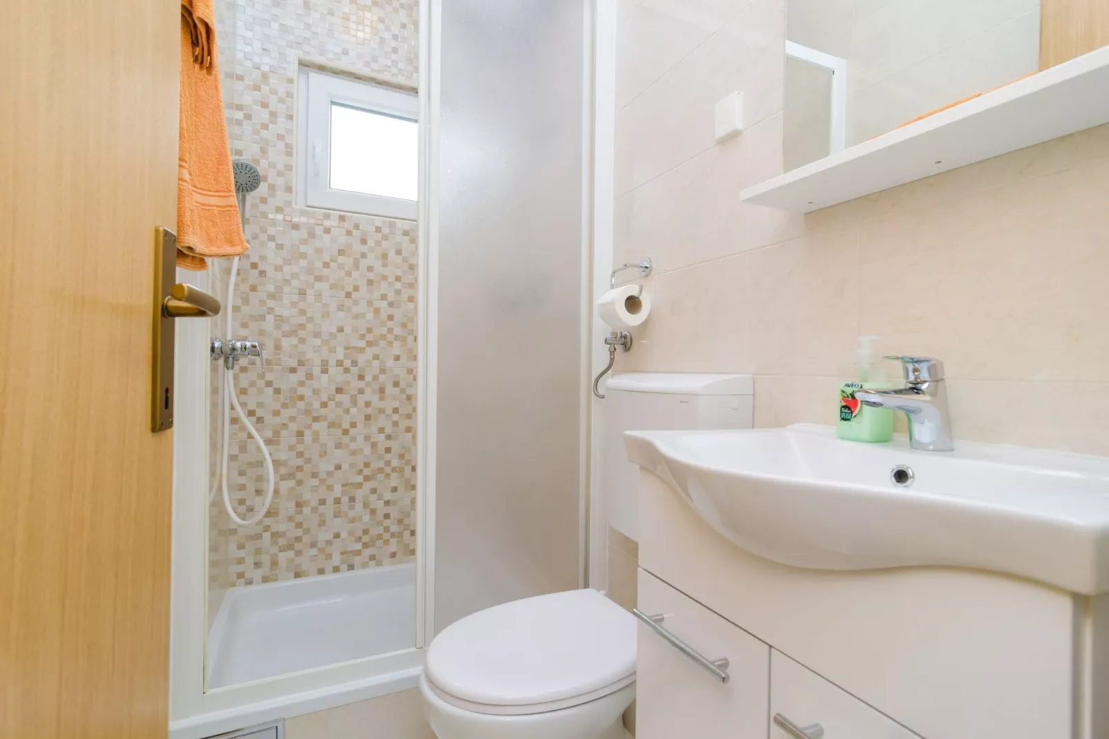 Apartments & Rooms Barišić - Standard Studio Apartment with Balcony and Garden View (G1-6)-Badkamer