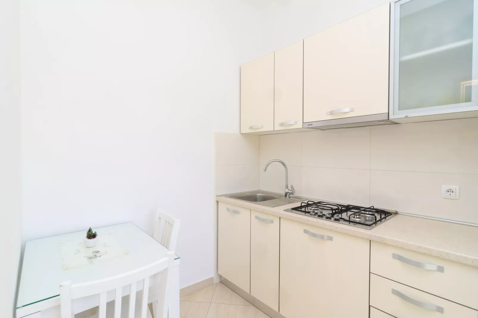 Apartments & Rooms Barišić - Standard Studio Apartment with Balcony and Garden View (G1-6)-Keuken