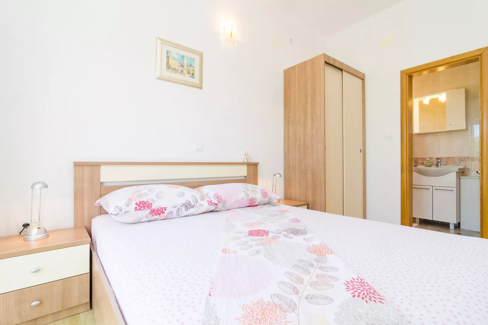 Apartments & Rooms Barišić - Studio Apartment with Balcony and Garden View (First Floor)-APT 9-Binnen