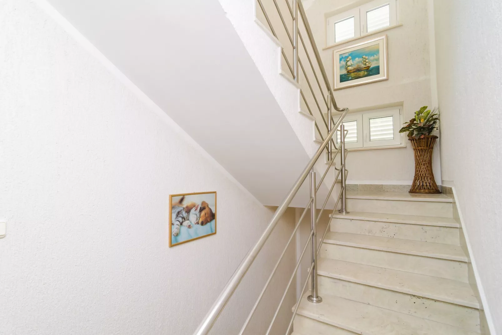 Apartments & Rooms Barišić - Studio Apartment with Balcony and Garden View (First Floor)-APT 9-Binnen