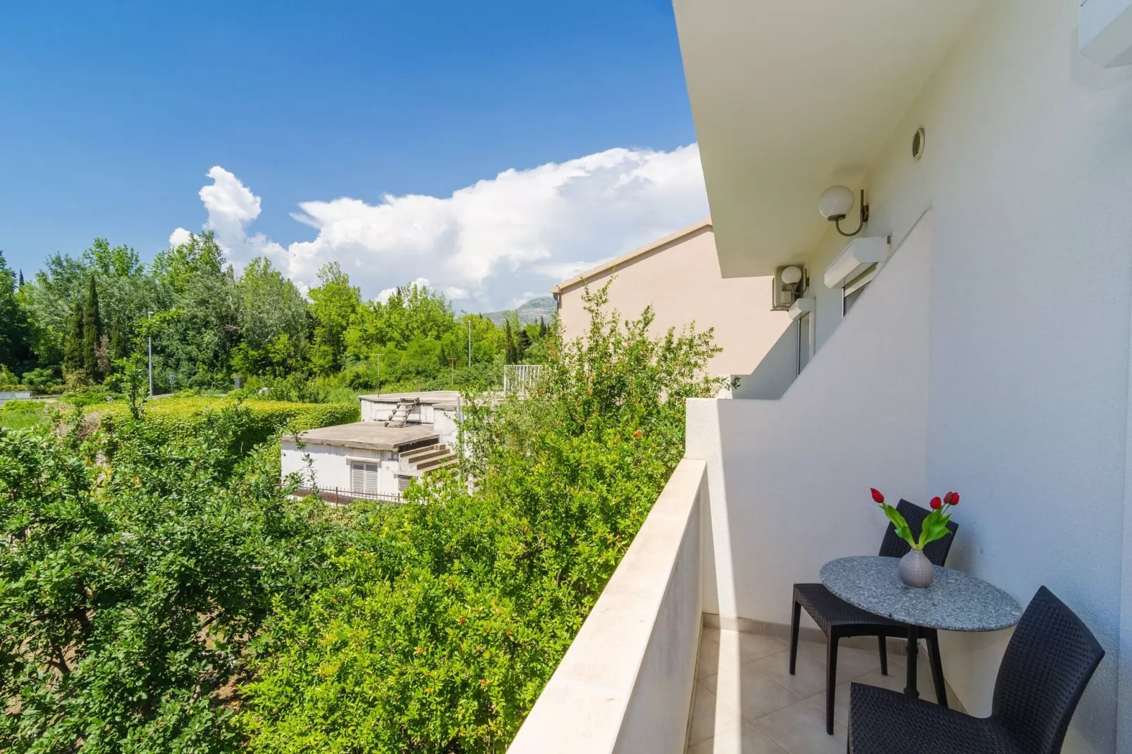 Apartments & Rooms Barišić - Standard Double Room with Balcony and Garden View (Second floor-Soba 12)