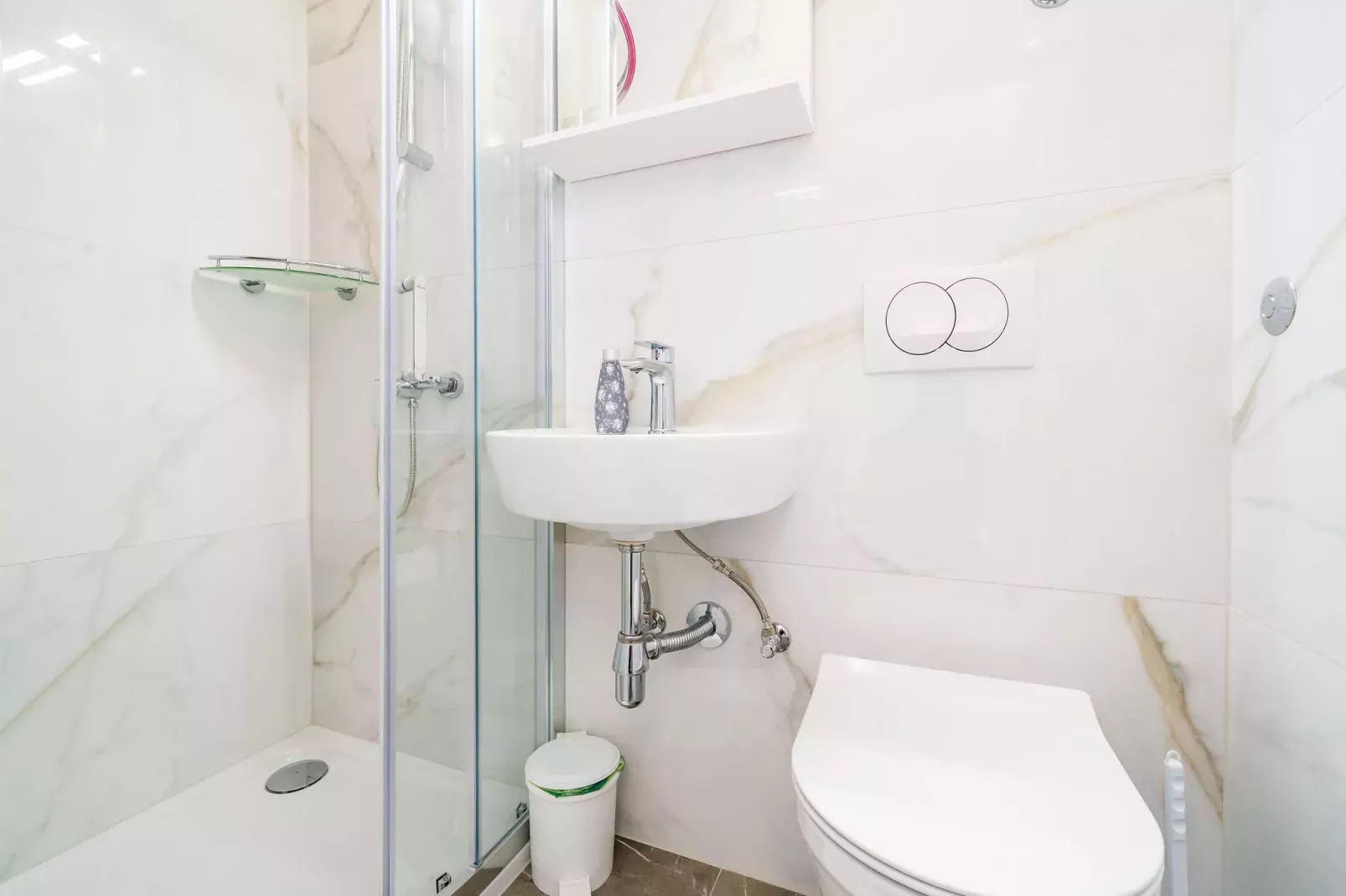 Apartments & Rooms Barišić-Standard One Bedroom Apartment with Balcony and Garden View(APT-3)-Badkamer