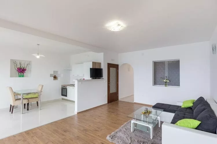 Apartment Manuela - One-Bedroom Apartment with Balcony and Sea View-Woonkamer