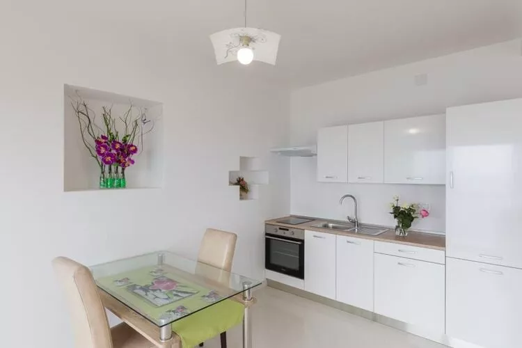 Apartment Manuela - One-Bedroom Apartment with Balcony and Sea View-Eetkamer