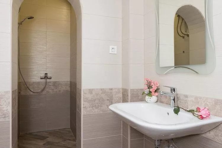 Apartment Manuela - One-Bedroom Apartment with Balcony and Sea View-Badkamer