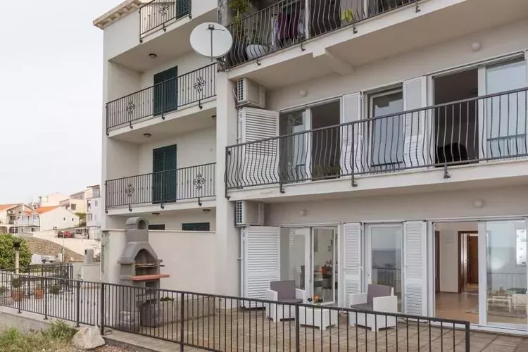 Apartment Manuela - One-Bedroom Apartment with Balcony and Sea View-Buitenlucht