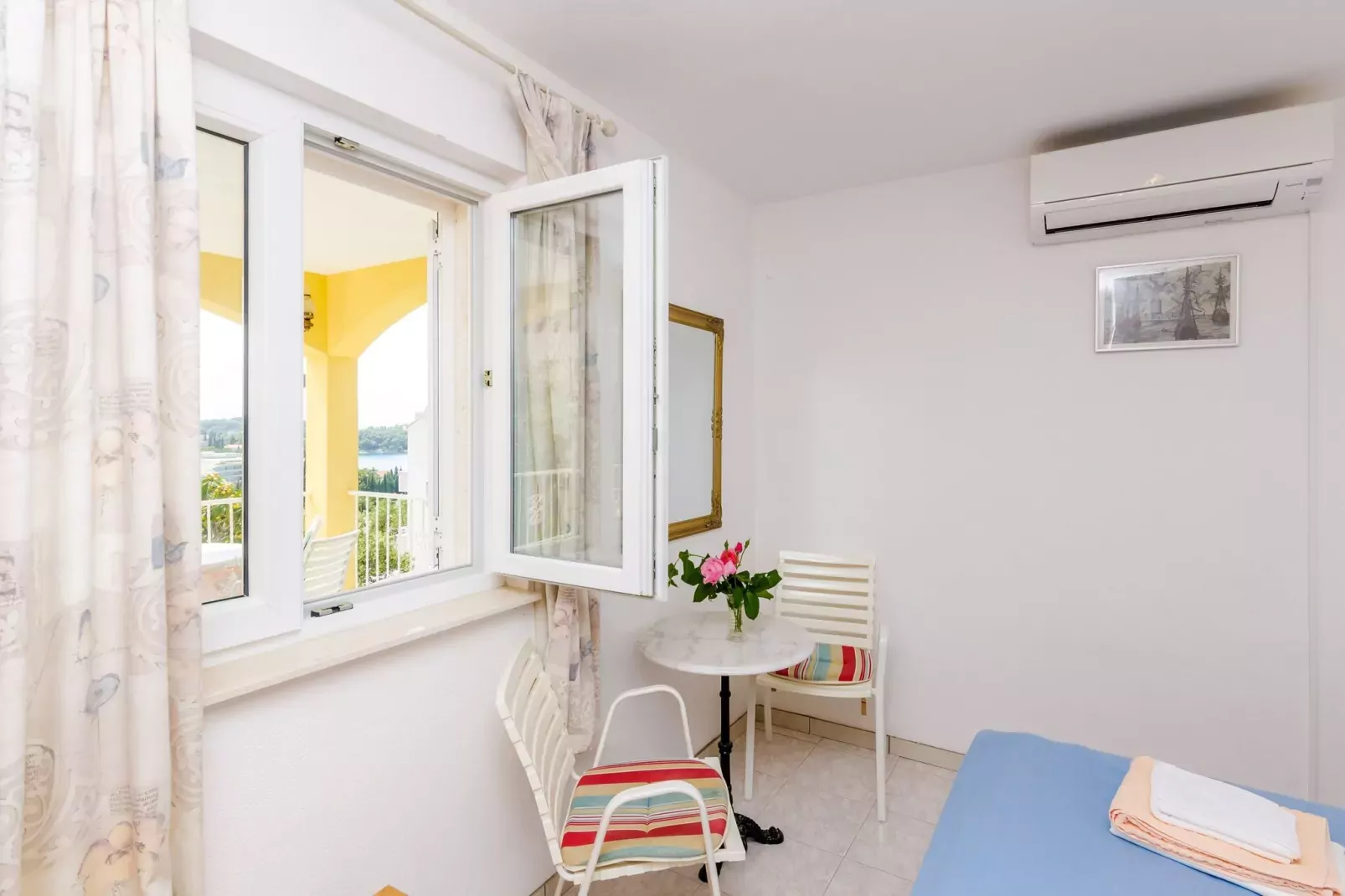 Villa Bind - Superior Double Room with Patio and Garden View (R2)-Slaapkamer