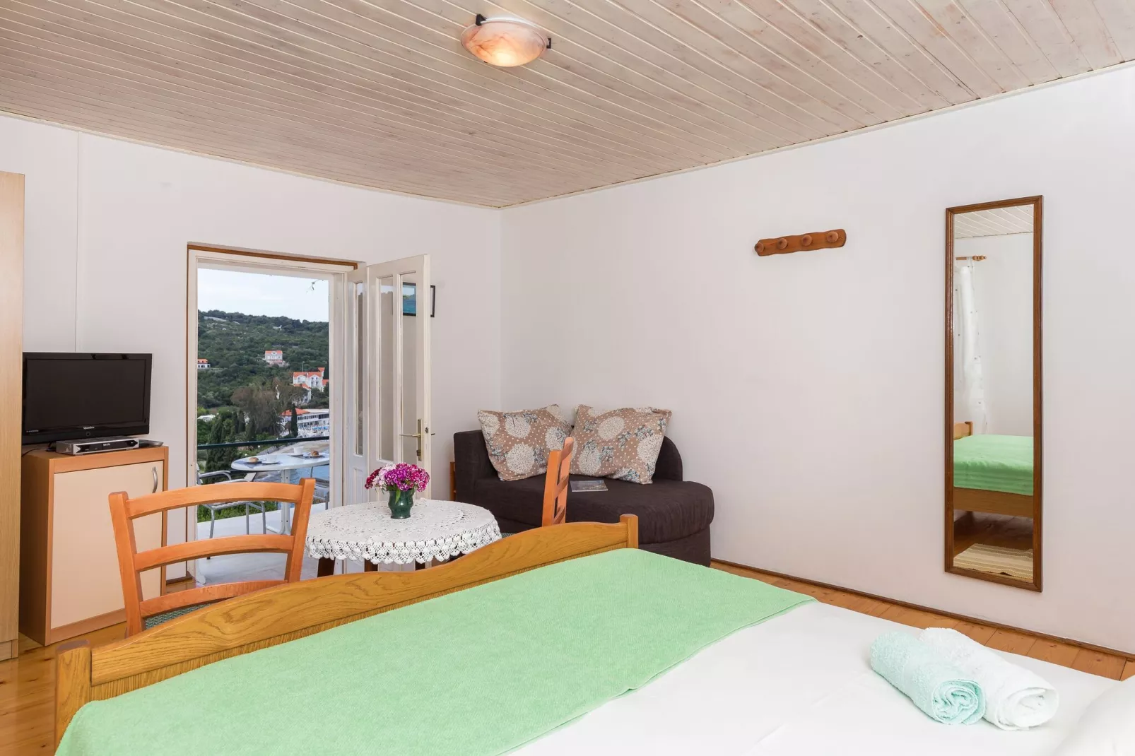 Apartments Miskovic - Studio Apartment with Balcony and Sea View (East)