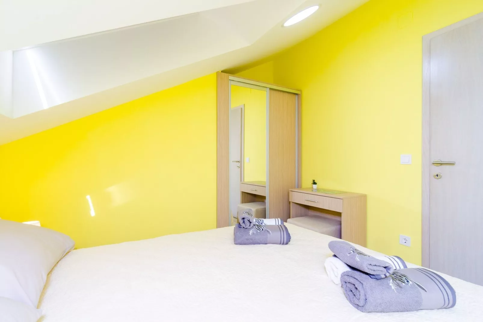 Apartments Donita - Comfort Two Bedroom Apartment with Balcony and Sea View