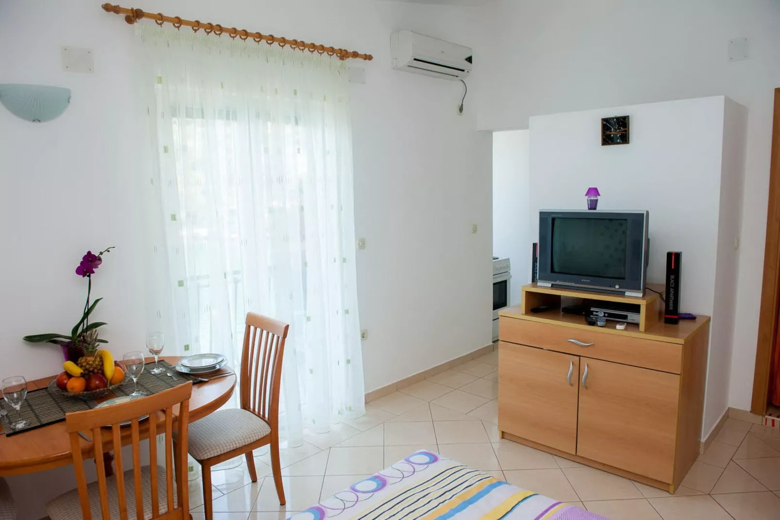 Apartments Tiho  & Jelena - Studio Apartment with Balcony and Sea View (Fureal)-Woonkamer