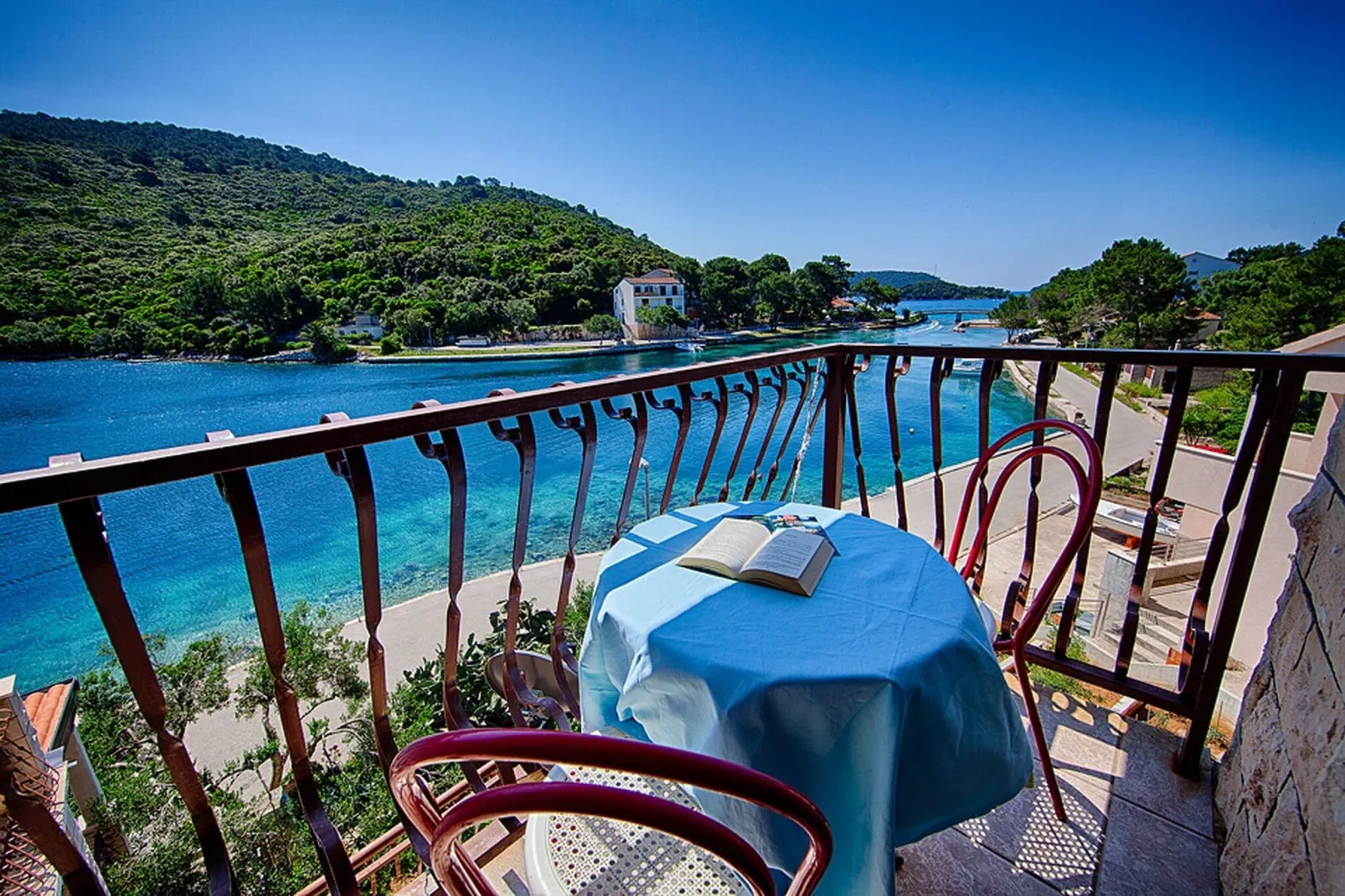 Apartments Malo Lago - One-Bedroom Apartment with Balcony and Sea View - Attic (Apartment 3)