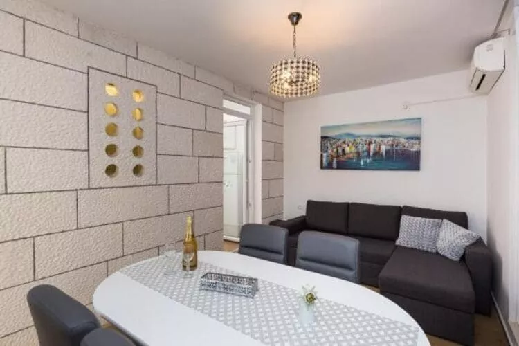 Apartment Hitri - One Bedroom Apartment with Terrace and Garden View