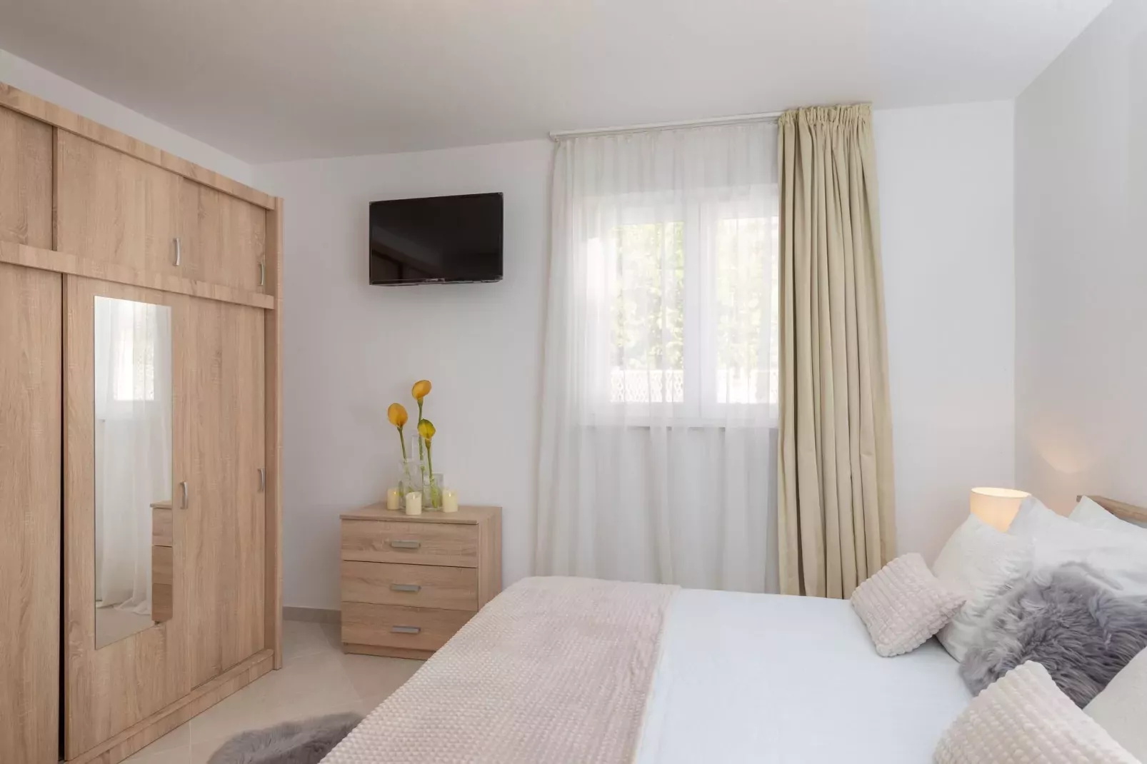 Apartments Blažević - Two Bedroom Apt with  Hot Tub-Slaapkamer