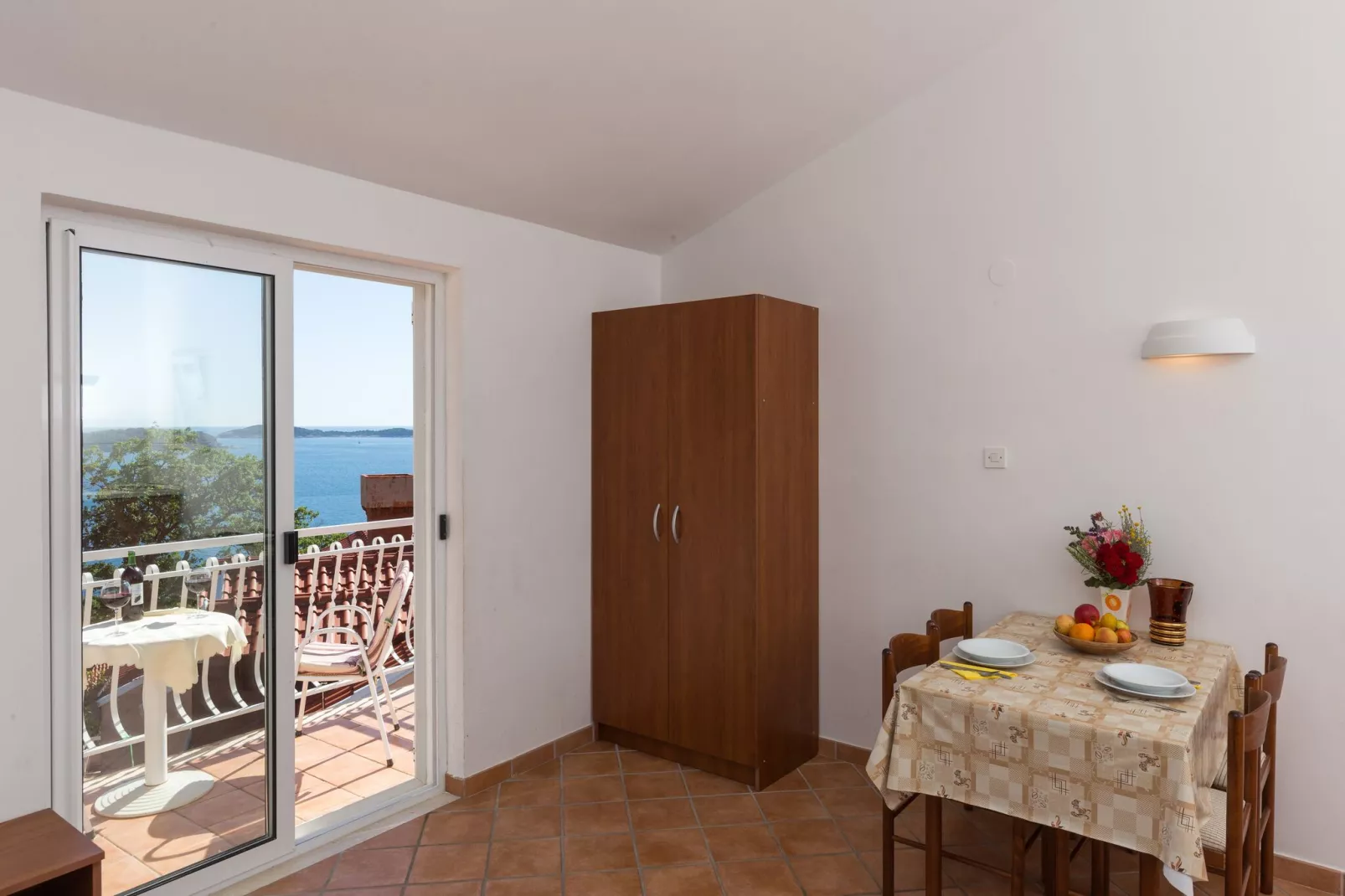 Villa Dubravka - Premium Studio Apartment with Balcony and Sea View (Apartman 2)