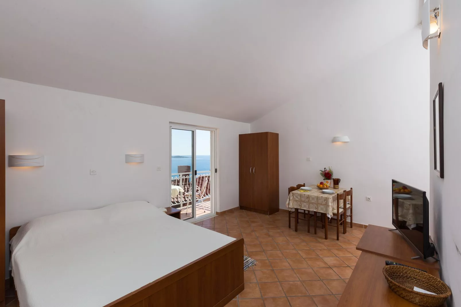 Villa Dubravka - Premium Studio Apartment with Balcony and Sea View (Apartman 2)