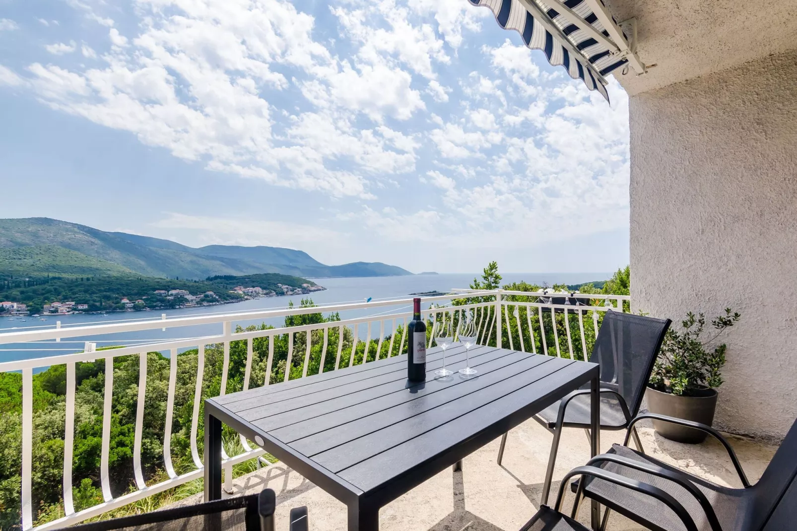 Apartment Konak - Two Bedroom Apartment with Terrace and Sea View-Terrasbalkon