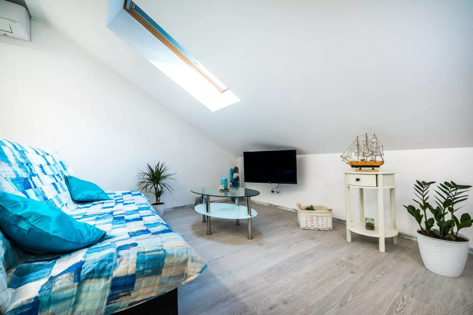 Apartments Sunshine Home - Studio Apartment