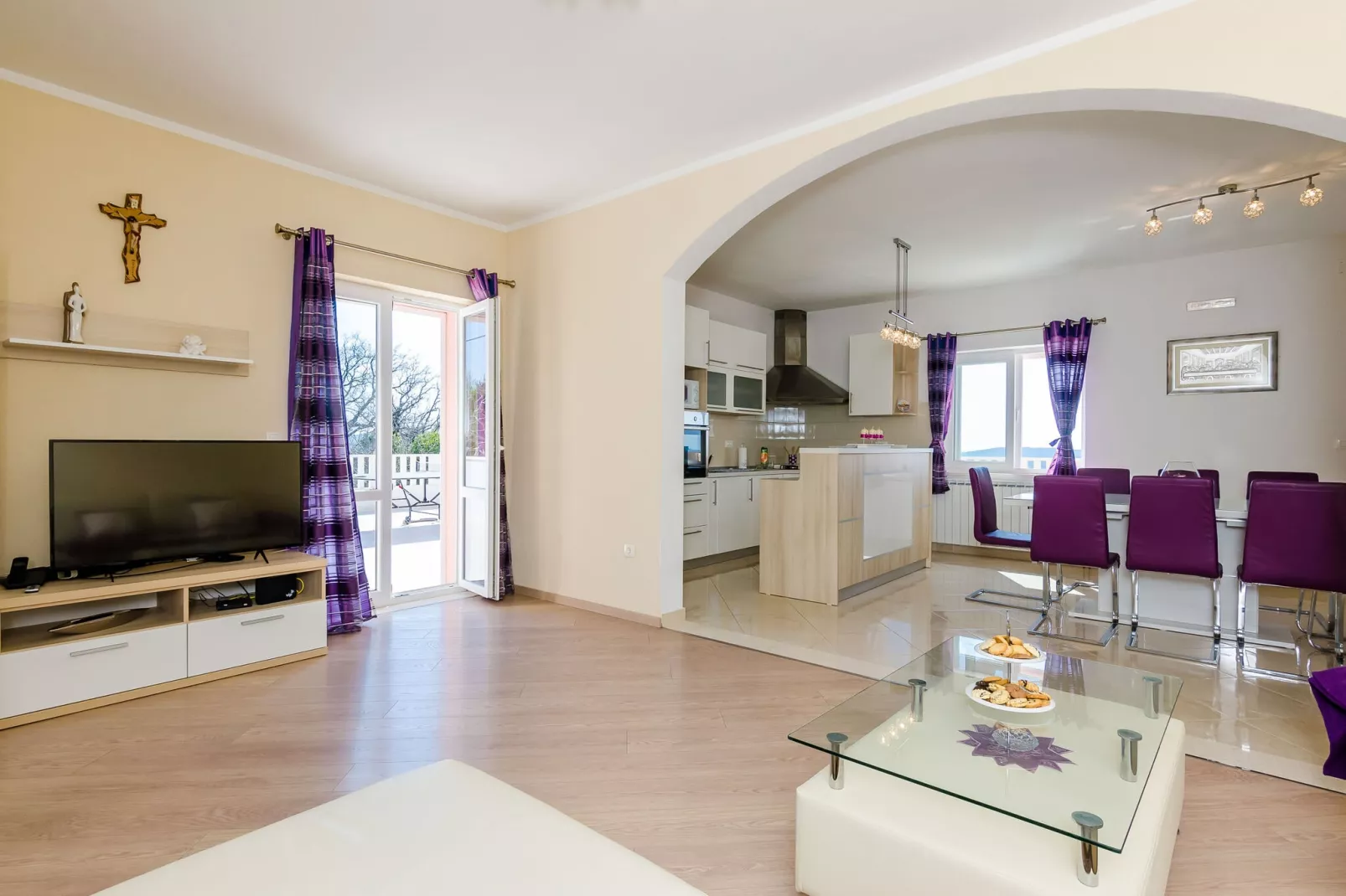 Villa Dragić- Four Bedroom Villa with Swimming Pool, Terrace and Sea View