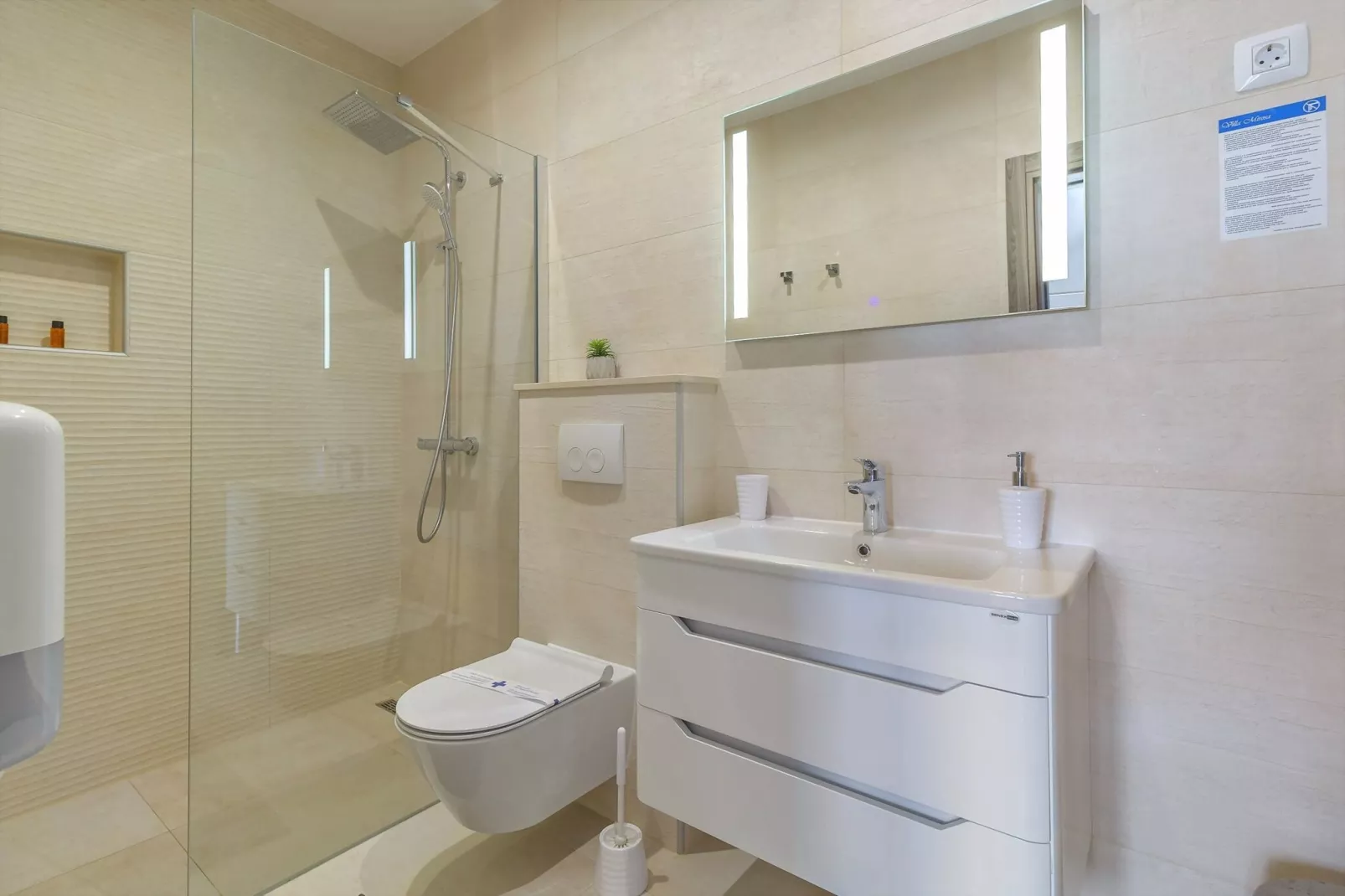Villa Mirosa-Comfort Triple Room with Balcony and Sea View ( 6 )-Badkamer