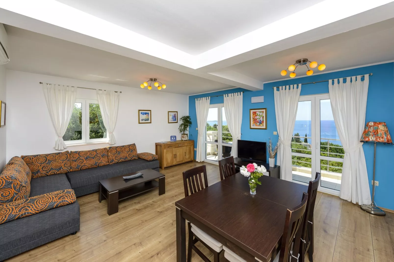 Apartments Maris-Comfort One Bedroom Apartment  with Terrace and Sea view-Woonkamer