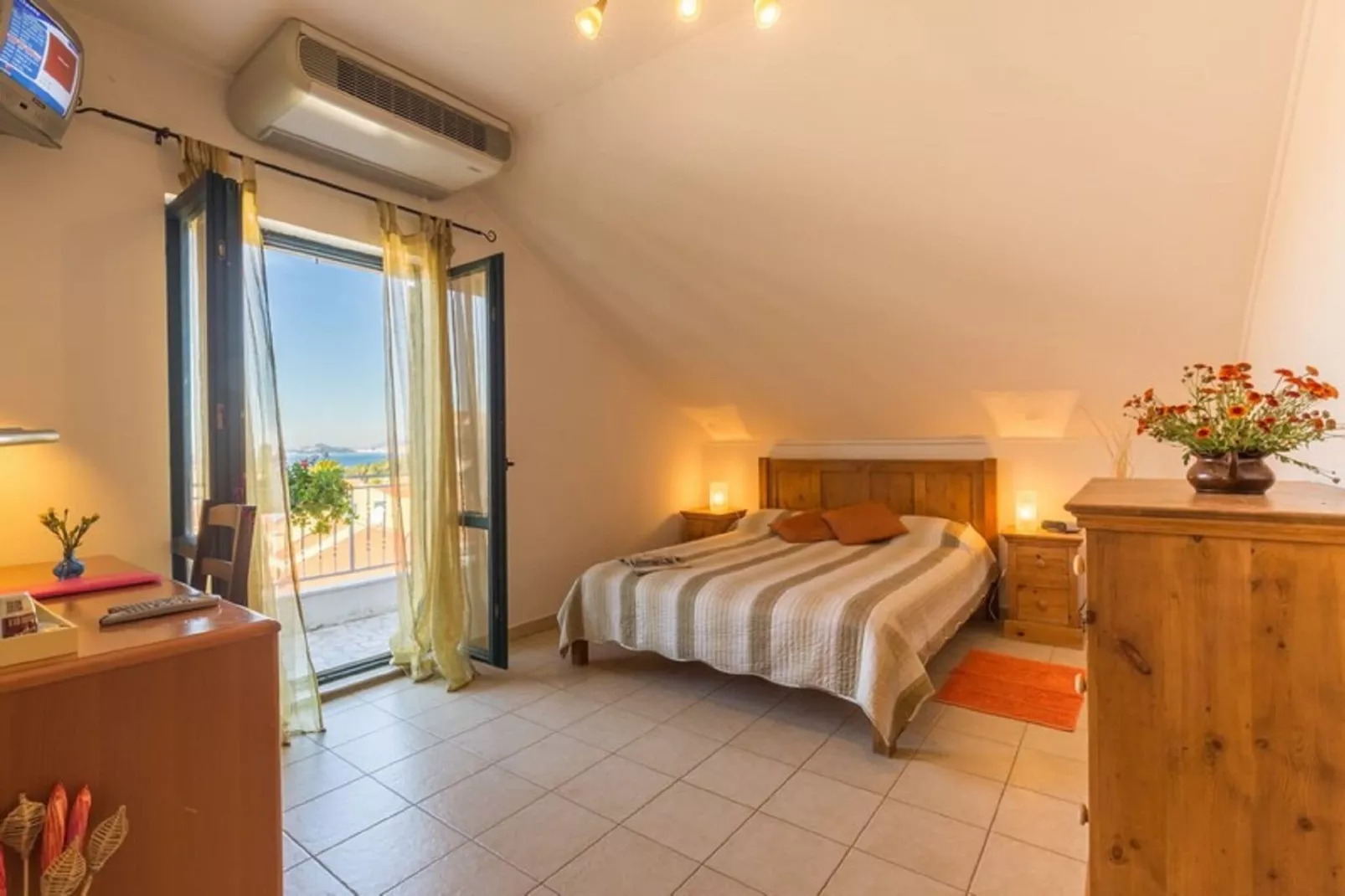 Castelletto - Superior Double Room with Balcony and Airport Transfer 1