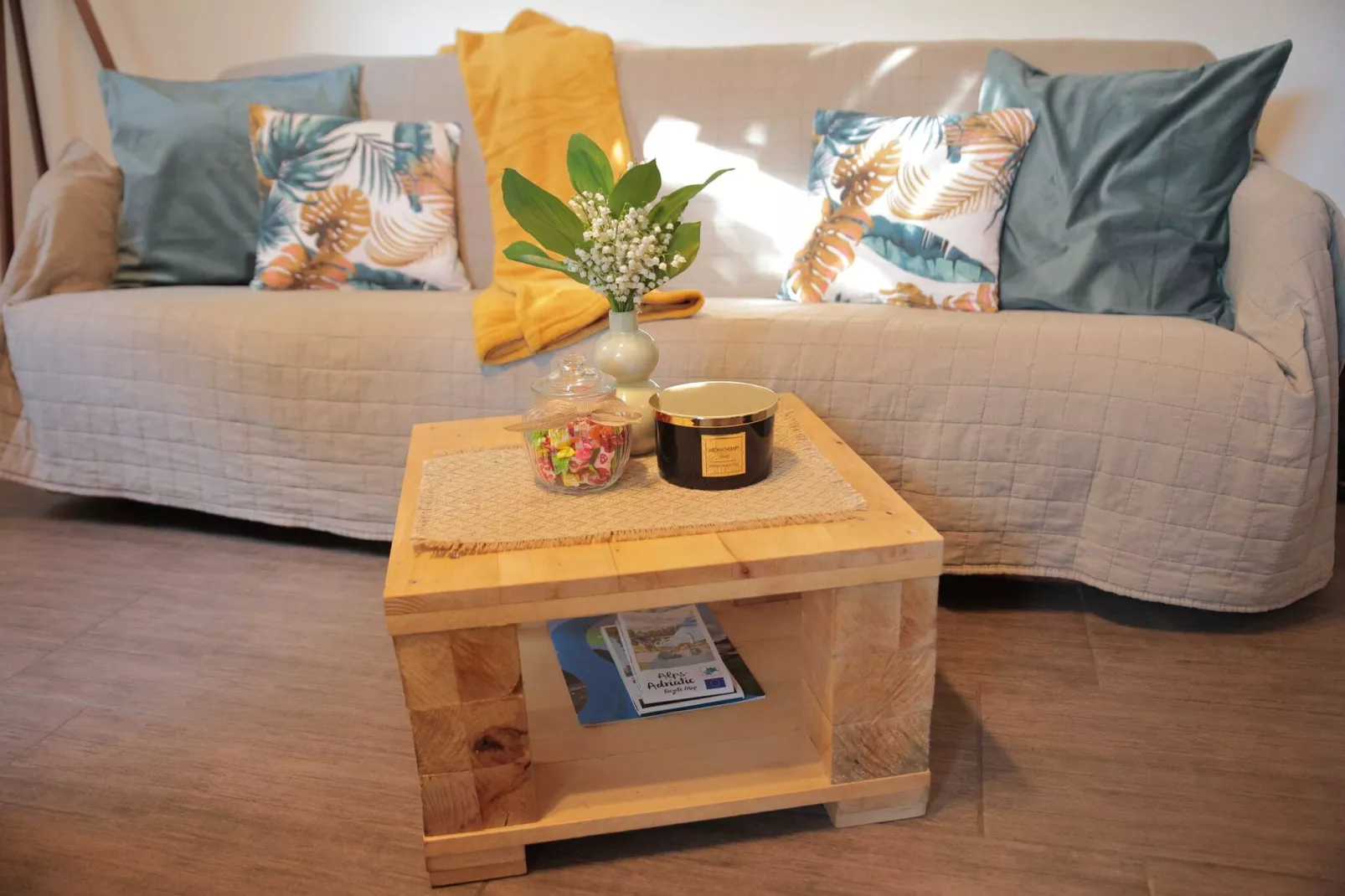 Apartment Amigo - Two Bedroom Apartment with Terrace and swimming pool-Woonkamer