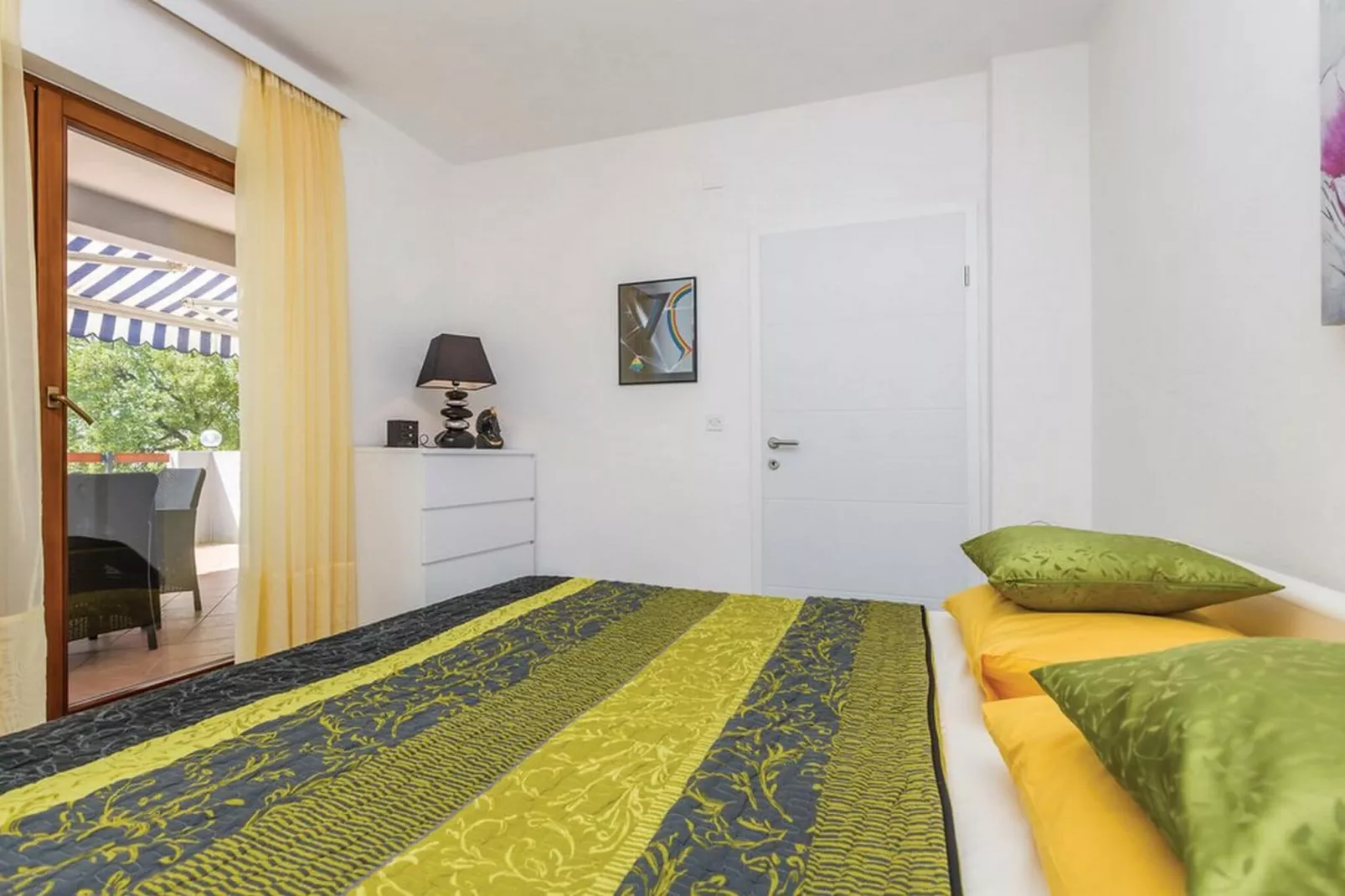 Apartments Paola - Two Bedroom Apartment with Terrace and Sea view
